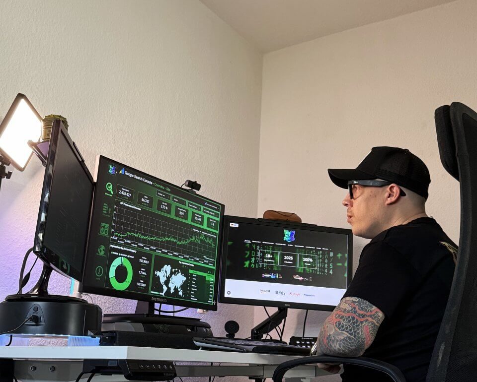 Dennis Digiads44: SEO-Analyse & Performance Optimierung Dennis von Digiads44 bei der detaillierten Analyse von SEO Daten zur Steigerung der Online-Performance am Arbeitsplatz.