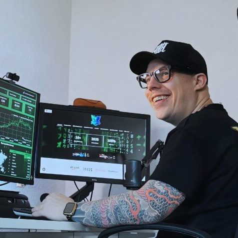 Persönliche Betreuung und Umsetzung durch den Inhaber von DigiAds44 Dennis Dickmann, Inhaber von DigiAds44, bei der Arbeit an digitalen Marketing- und Website-Systemen